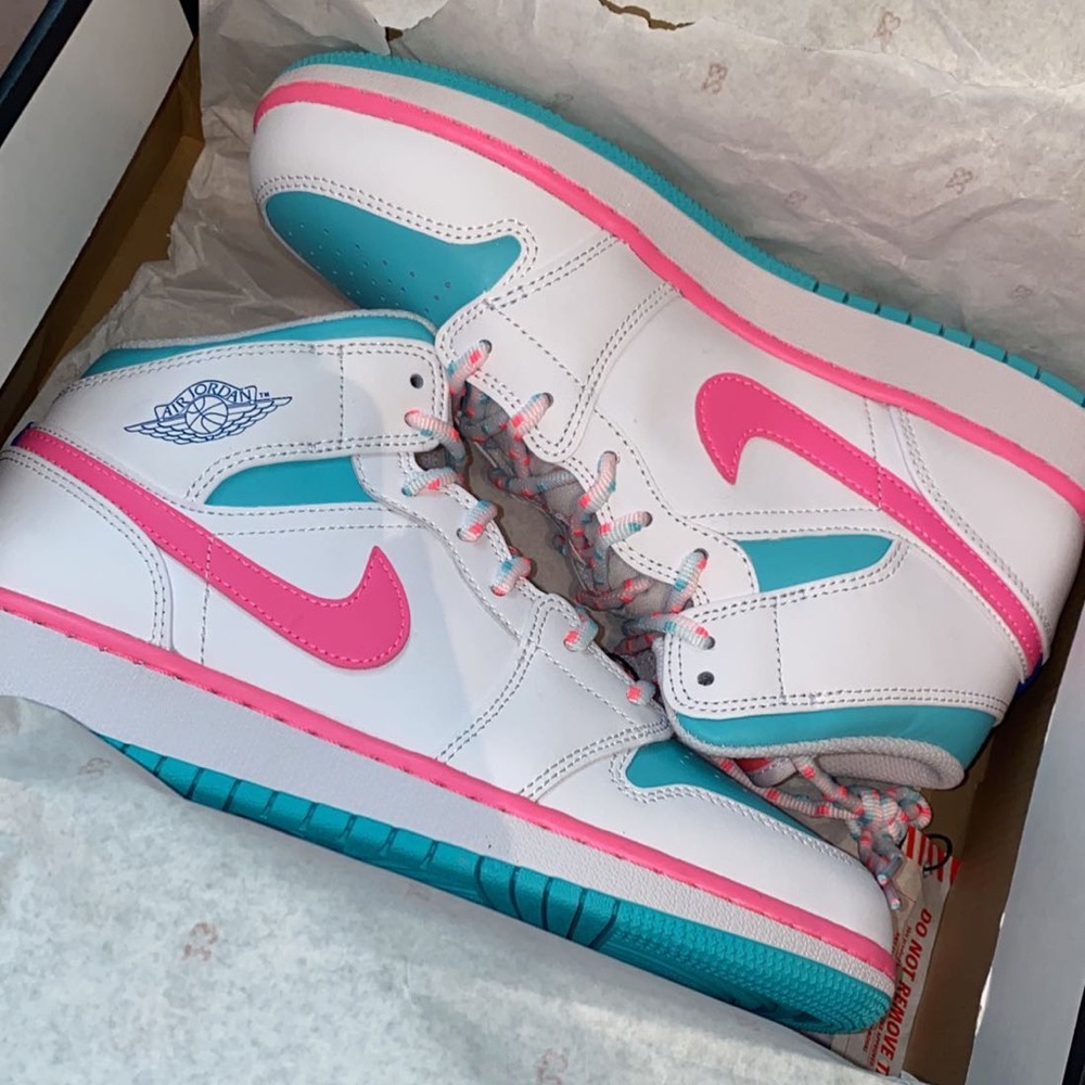 Nike Jordan 1 Mid Digital Pink